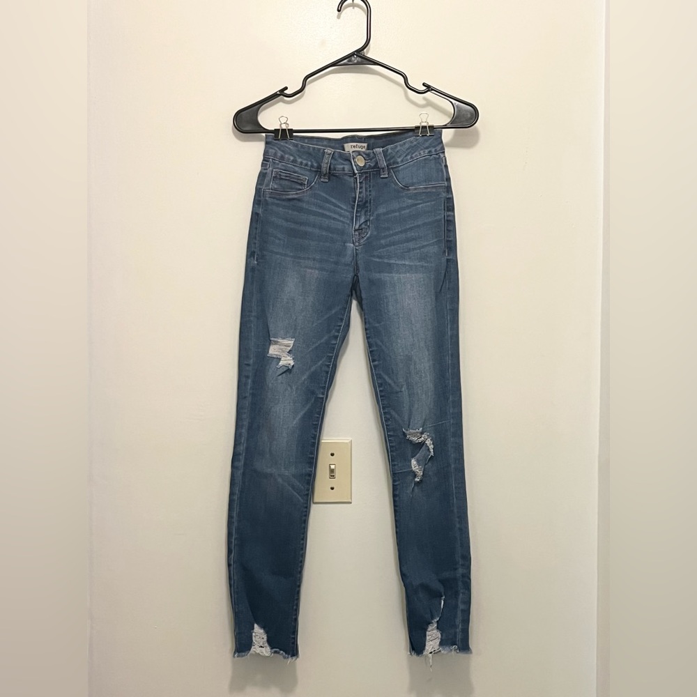 NWOT Women’s Size 2 | REFUGE Skinny Jeans | Ripped/Distressed